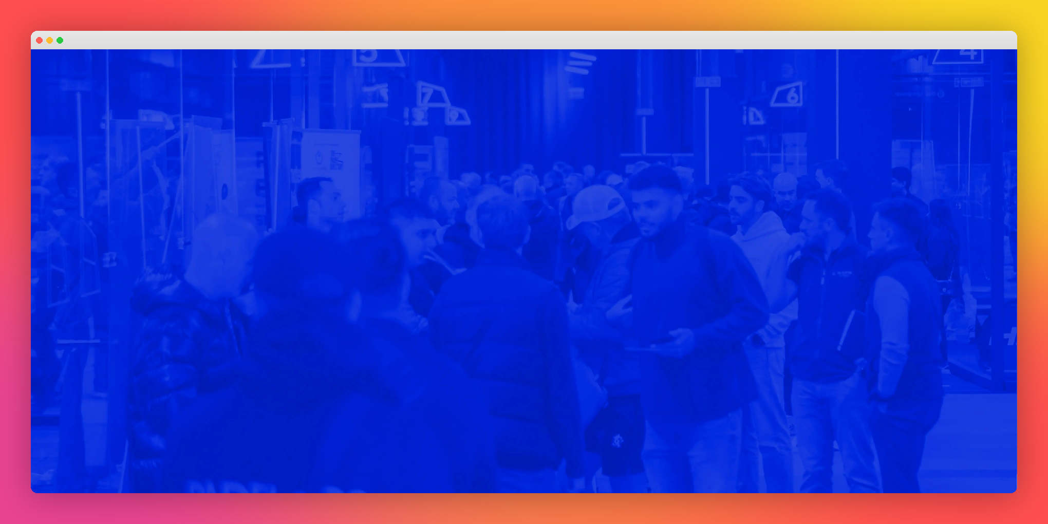 Padel Connect homepage hero showing padel players in action with tournament, booking and community CTAs, framed in a macOS window over an ember gradient.